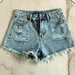Women’s Size 27 Vintage Look Jean Shorts